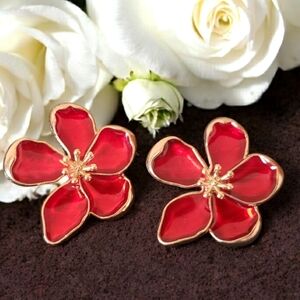Captiva Flower Red Earrings Womens Pierced Goldtone Fashion Gift Jewelry New